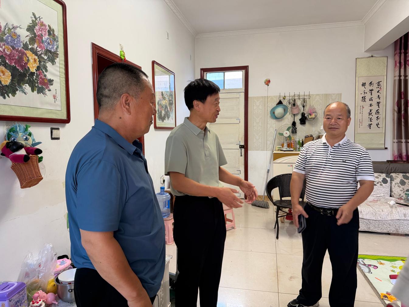 冒雨走访察民情  精准帮扶促振兴——学院领导赴陈仓区坪头镇新民村调研指导驻村工作